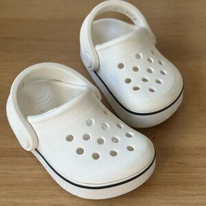 White Crocs size 4
